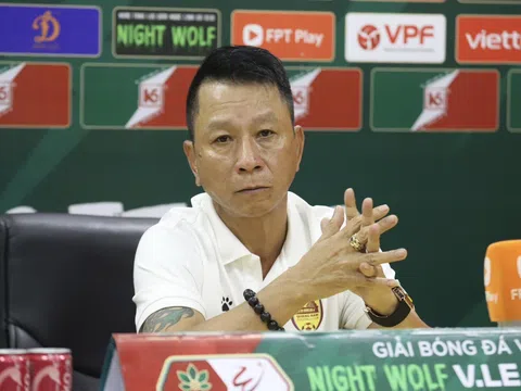HLV Văn Sỹ Sơn: 'Tôi sẽ không để các cầu thủ đá chơi bời'