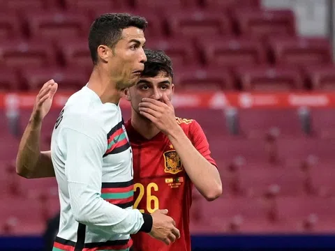 Sao trẻ Tây Ban Nha cân bằng thành tích của Ronaldo
