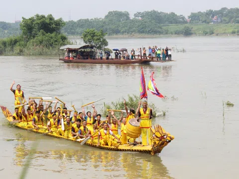 Vĩnh Phúc: Hàng nghìn người tham gia Lễ hội Bơi chải truyền thống xã Tứ Yên (Sông Lô)
