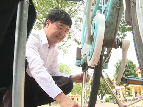 Vĩnh Phúc: “Thầy Hiệu trưởng quốc dân” của học sinh THCS Yên Lạc