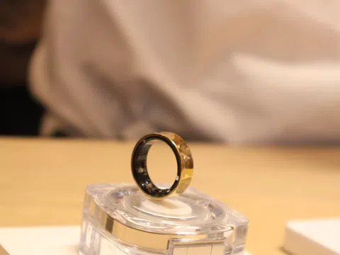 Trên tay Galaxy Ring: Nhẫn thông minh đầu tiên tích hợp trợ lý sức khỏe cá nhân Galaxy AI, giá 9,99 triệu