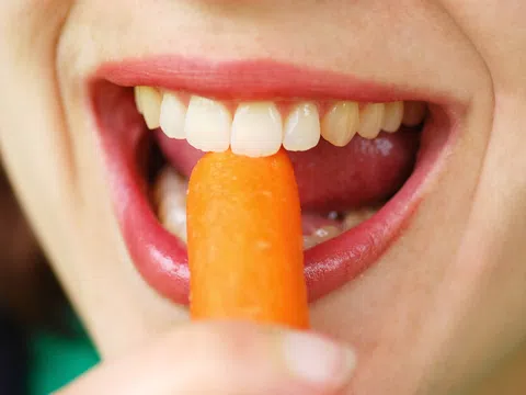Trồng răng Implant có gây hôi miệng không? Lời khuyên từ chuyên gia