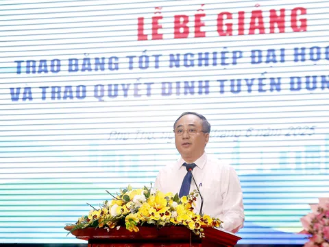 Phú Thọ: Trường Đại học Hùng Vương bế giảng, trao bằng tốt nghiệp Đại học và quyết định tuyển dụng việc làm cho sinh viên