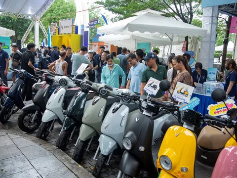 ‘Đổi xăng lấy điện’ tại Hà Nội: Nhiều tài xế dịch vụ xuống tiền, chốt ngay xe máy VinFast