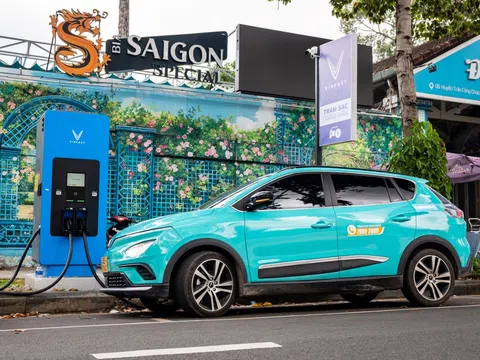 Thêm trạm sạc V-Green siêu nhanh 120 kW cho xe đỗ dưới lòng đường ở trung tâm TP. Hồ Chí Minh