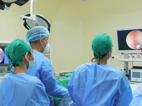Cô gái 23 tuổi suýt liệt chân vì thoát vị đĩa đệm