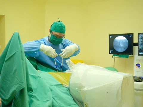 Tây Ninh: Bơm xi măng sinh học giúp cụ bà 102 tuổi phục hồi sau té ngã nghiêm trọng
