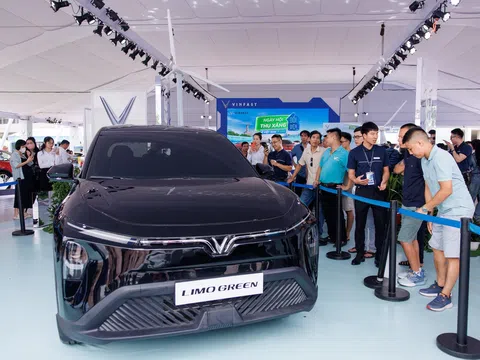 Cơ hội đổi từ xăng sang điện cho tài xế dịch vụ tại ‘Ngày hội xanh - Thu xe xăng, Lên đời xe xanh’