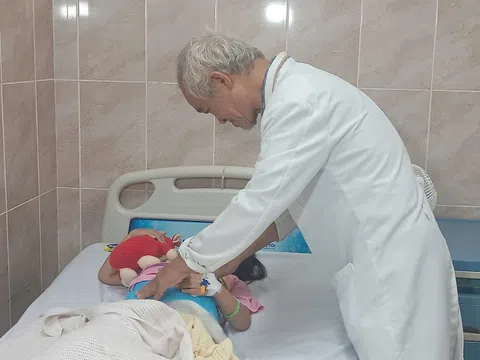 Hành trình ‘giải cứu’ đôi chân lệch của bé gái 5 tuổi ở Tây Ninh