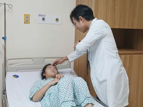 Cô gái 19 tuổi mờ mắt vì u sọ hầu lớn chèn ép dây thần kinh