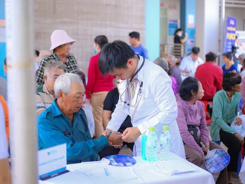Tây Ninh: Mang dịch vụ y tế đến tận nhà dân vùng quê Tân Đông