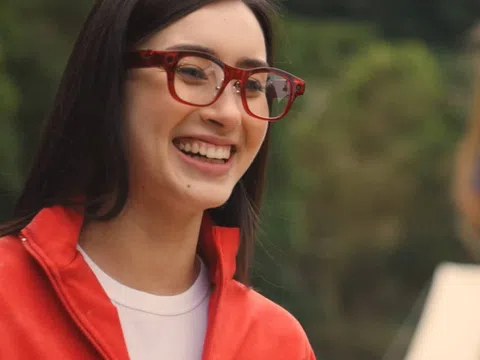 Kính thông minh tích hợp ChatGPT và Google Gemini ra mắt, có camera 12MP, dịch trực tiếp 13 ngôn ngữ