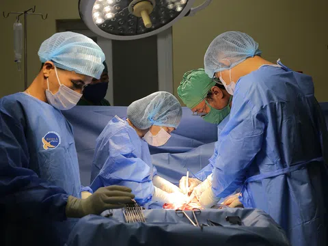 Mẹ ba con thoát cửa tử sau cơn băng huyết dữ dội