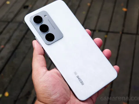 Trên tay Redmi 15 5G: Mãnh thú giá rẻ với pin 7.000 mAh, màn 144Hz cực mượt, giá từ 4.5 triệu