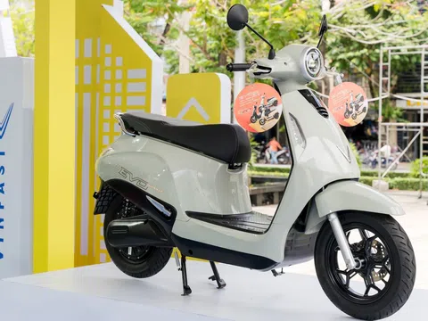 ‘Siêu đại hội’ thu xăng đổi điện của VinFast nóng khắp 3 miền, người dân xếp hàng lên đời xe xanh