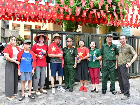 Điểm trường THCS Nguyễn Tri Phương (Hà Nội) đón tiếp người dân dịp Quốc Khánh 2/9