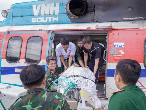 Hành trình xuyên đêm đưa ngư dân từ đảo Song Tử Tây về đất liền cấp cứu
