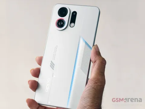 Trên tay, đánh giá nhanh OPPO K13 Turbo Pro: Bản sao tầm trung của iPhone 16, pin trâu hàng đầu phân khúc