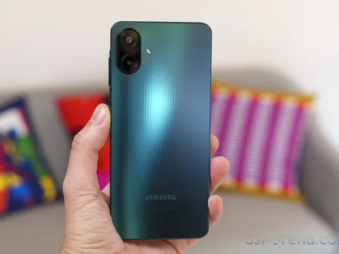 Mở hộp, trên tay Galaxy A07 4G: Điện thoại giá rẻ trang bị xịn, diện mạo đẹp kém gì iPhone 17