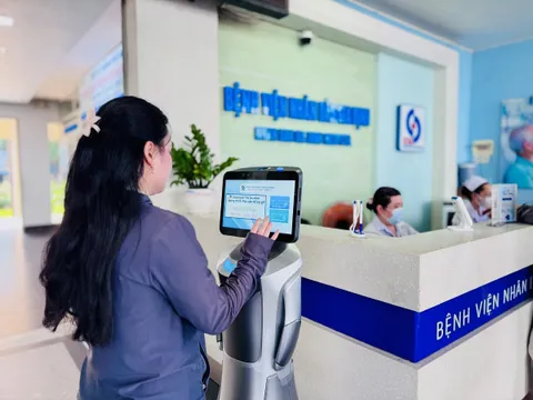 Trải nghiệm robot hướng dẫn trong bệnh viện ở TP.HCM