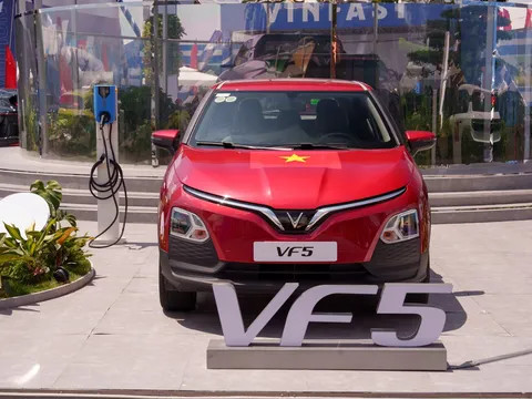 Bán hơn 27.000 xe trong 8 tháng, VinFast VF 5 tiếp tục là ‘xe quốc dân’ của người Việt