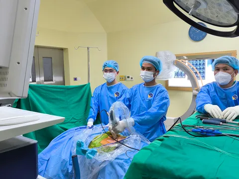 Từ cơn đau lưng dữ dội đến tê liệt chân vì thoát vị đĩa đệm