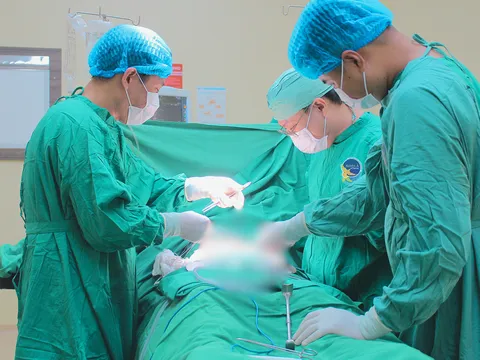 Cứu sống  cụ ông 86 tuổi bị xương cá dài 4 cm đâm thủng ruột