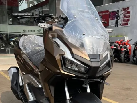 ‘Honda SH phiên bản đi phượt’ mới về đại lý với giá 59 triệu đồng, trang bị tối tân lất át Air Blade