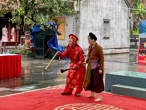 Phú Thọ: Dâng hương và trải nghiệm nghệ thuật dân gian tại Văn miếu Vĩnh Phúc