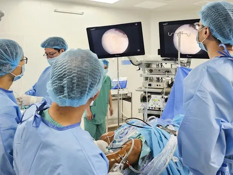 Bệnh nhân thoái hóa khớp gối hồi phục nhanh nhờ keo PRF tự thân