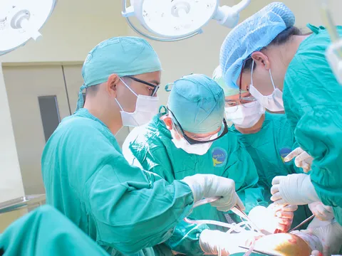 Tây Ninh: Hồi phục sau hai lần gãy xương, người phụ nữ 54 tuổi đi lại bình thường