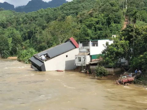 Thủy điện Tuyên Quang đóng thêm cửa xả đáy