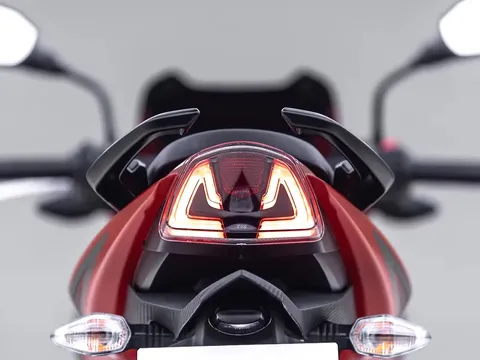 ‘Tân binh côn tay’ 160cc giá 61 triệu đồng trình làng, có ABS như Yamaha Exciter và Honda Winner R