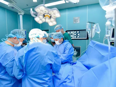 Cứu sống cô gái trẻ bị gãy khung chậu phức tạp sau tai nạn giao thông