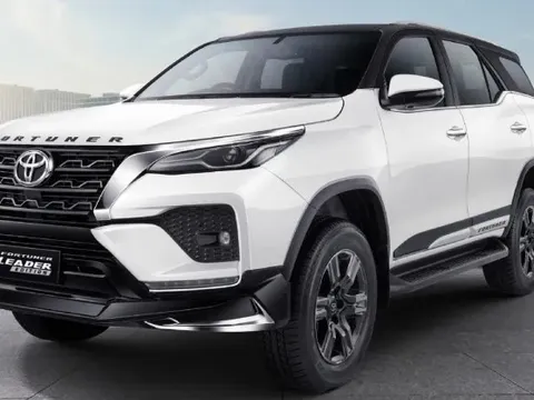 Toyota Fortuner phiên bản mới đẹp long lanh chính thức ra mắt, đe nẹt Ford Everest nhờ giá hấp dẫn