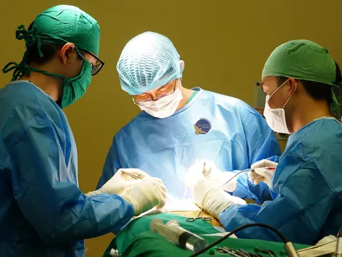 Xuyên đêm cứu sống nữ sinh 16 tuổi hôn mê do xuất huyết não
