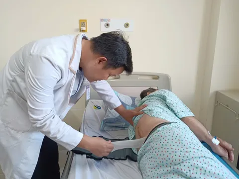 Tưởng chỉ là đau lưng tuổi già, ai ngờ là khối u tủy chèn ép thần kinh