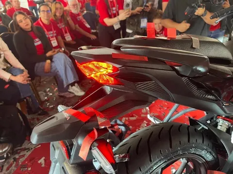 ‘Đè bẹp’ Yamaha Exciter, Honda ra mắt ‘vua côn tay’ mới, giá cực rẻ mà có ABS 2 kênh ăn đứt Winner R