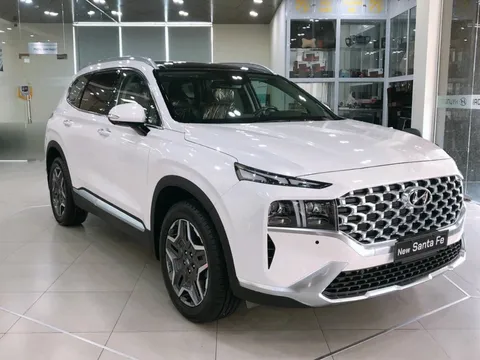Hyundai Santa Fe, Ford Everest, Suzuki Jimny giảm giá sâu cuối năm