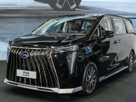 Xe MPV hybrid hơn 370 mã lực, tiết kiệm xăng chỉ 1,1 lít/100 km: Cạnh tranh với Toyota Alphard