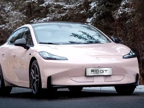 Coupe điện mới trình làng giá hơn 500 triệu, ‘đè bẹp’ ông vua Toyota Camry