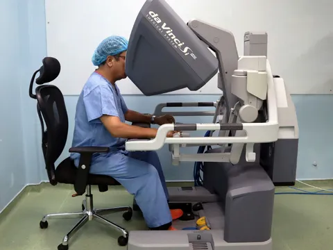 Phẫu thuật robot chiếm 75% ca điều trị ung thư tuyến tiền liệt tại Bệnh viện Bình Dân