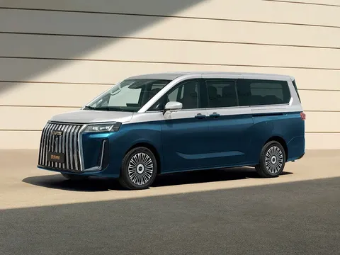 Hơn 600 triệu đồng đã có ‘tiểu Carnival’: MPV đủ cả động cơ điện, xăng, trang bị ‘đầy ắp’