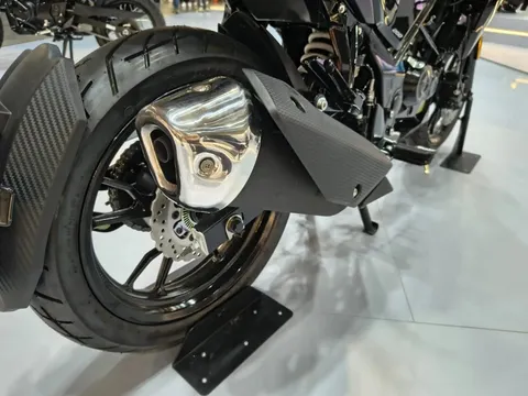 Ra mắt ‘vua côn tay’ 125cc mới cứng, có phanh ABS 2 kênh xịn sò hơn Yamaha Exciter và Honda Winner R