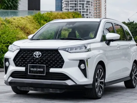Toyota Veloz Cross giảm sâu 75 triệu đồng trong tháng 11, áp đảo phân khúc MPV 7 chỗ cỡ nhỏ
