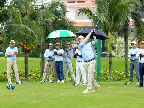 Hơn 200 golfer tham gia giải golf mừng Ngày Nhà giáo Việt Nam