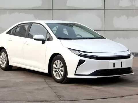Giá Toyota Corolla Altis tháng 12/2025: Bản hybrid từ 878 triệu đồng, nhiều nâng cấp đáng chú ý
