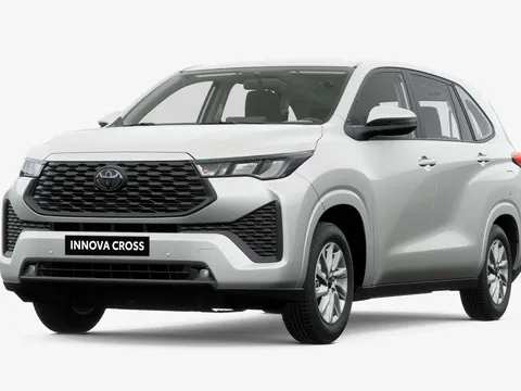 Toyota Innova Cross 2.0G ra mắt Việt Nam: Giá 730 triệu đồng, ‘rút gọn’ để cạnh tranh Xpander Cross