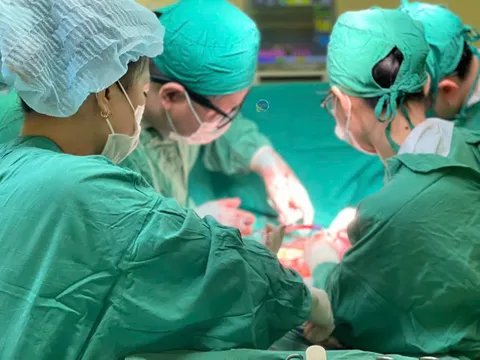 Hành trình 1.000 km đến Việt Nam để điều trị ung thư của người đàn ông Campuchia