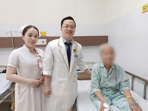 Cụ bà 81 tuổi âm thầm chịu đựng sa tử cung hơn chục năm